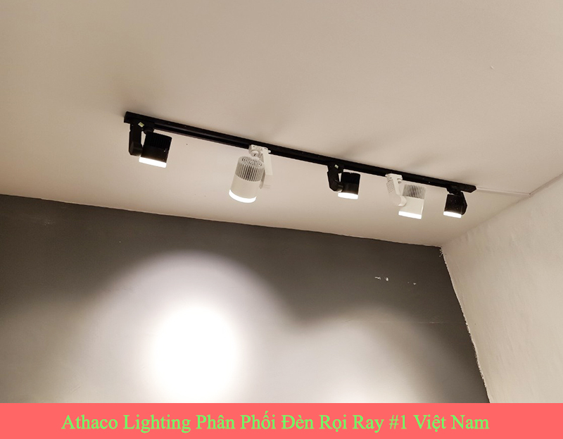Đèn led rọi ray 20W cao cấp athaco lighting thi cong thuc te den roi ray tai ha noi 1 3XpPpI3XzM9CQPFfvE1tF8kFy279V0C5HFKhIsKc